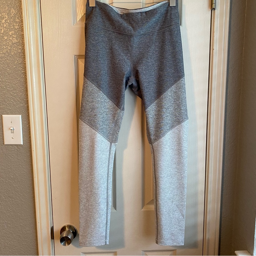 RARE NWOT Outdoor Voices Springs Legging in Graphite/Ash/Dove, size Medium
